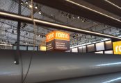 Průhled horizontálními žaluziemi z veletrhu Stuttgart