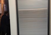 Detail horizontálních exteriérových žaluzií z veletrhu Stuttgart