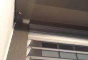 Detail horizontálních exteriérových žaluzií z veletrhu Stuttgart