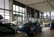 Venkovní žaluzie pro autosalon