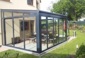 Kovová pergola s prosklením