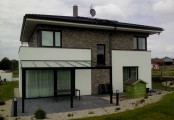 Hliníková pergola u domu